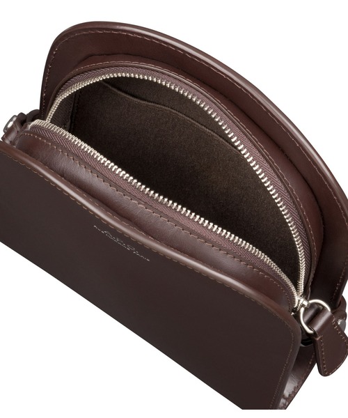 A.P.C.(アーペーセー)の「NECK POUCH DEMI-LUNE 21A(ポーチ・メンズ・ブラック/ブラウン系その他・ONESIZE)」の10枚目の写真