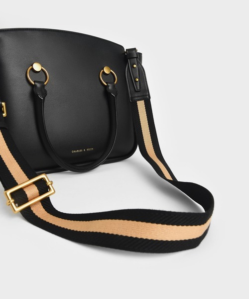 CHARLES & KEITH（チャールズ & キース）の「リングディティール ホーボーバッグ / Ring Detail Large Hobo Bag（ショルダーバッグ・レディース・ブラック/ホワイト系その他/ライトベージュ・L）」の5枚目の写真