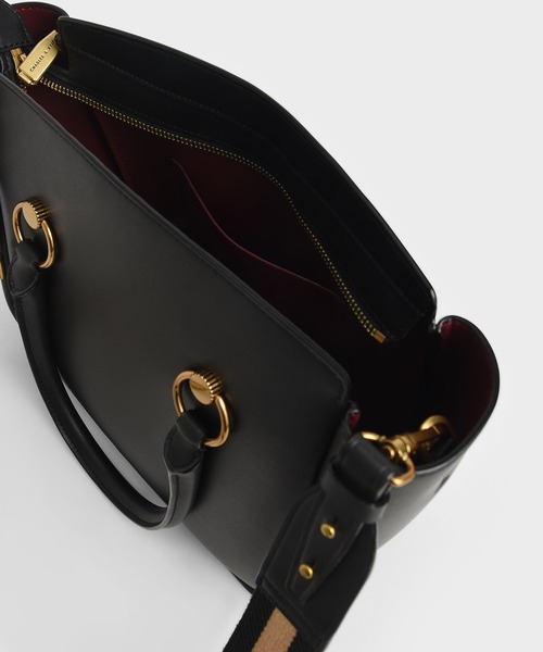 CHARLES & KEITH（チャールズ & キース）の「リングディティール ホーボーバッグ / Ring Detail Large Hobo Bag（ショルダーバッグ・レディース・ブラック/ホワイト系その他/ライトベージュ・L）」の4枚目の写真