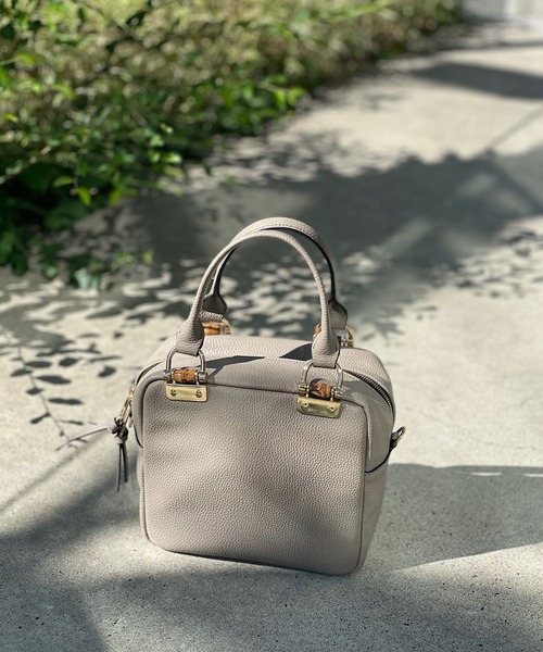 RIVE DROITE（リヴドロワ）の「クラシカルムード漂うデザイン　バンブースクエアミニボストン（ボストンバッグ・レディース・グレー系その他/ベージュ系その他・FREE）」の2枚目の写真