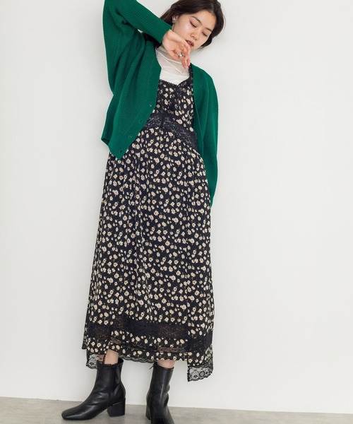 w closet(ダブルクローゼット)の「レース切替小花柄ワンピース(ワンピース・レディース・ブラック/ラベンダー・FREE)」の11枚目の写真