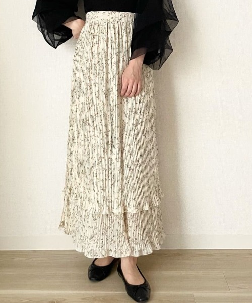mysty woman（ミスティウーマン）の「ティアードプリーツスカート 235190（スカート・レディース・オフホワイト/ベージュ系その他/ブラック/グレイッシュブルー・FREE）」の2枚目の写真