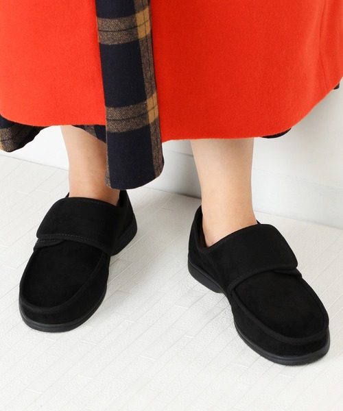 LUGG NAGG(ラグナグ)の「ベルトモカシンスリッポンシューズ(スニーカー・レディース・ベージュ系/ダークブラウン系/ブラック系・26.0cm/25.0cm/24.0cm/27.0cm/28.0cm/23.0cm)」の1枚目の写真