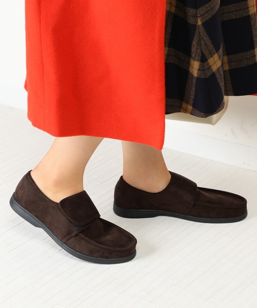 LUGG NAGG(ラグナグ)の「ベルトモカシンスリッポンシューズ(スニーカー・レディース・ベージュ系/ダークブラウン系/ブラック系・26.0cm/25.0cm/24.0cm/27.0cm/28.0cm/23.0cm)」の2枚目の写真