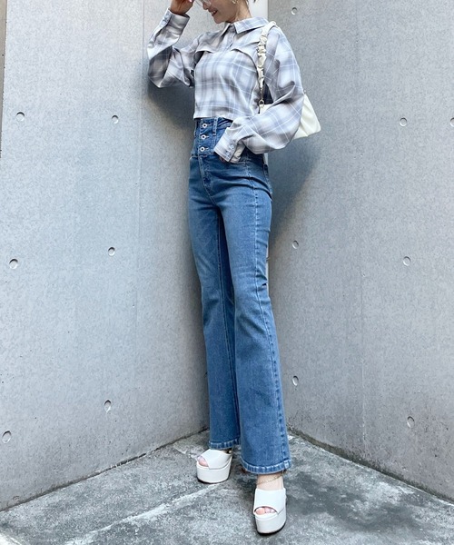 SPIRALGIRL（スパイラルガール）の「ハイウエストハイパーフレアデニム（デニムパンツ・レディース・ライトブルー/インディゴブルー・MEDIUM/SMALL）」の2枚目の写真