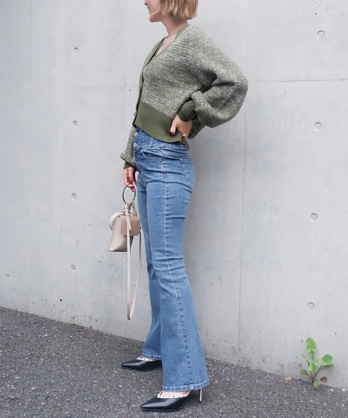 SPIRALGIRL（スパイラルガール）の「ハイウエストハイパーフレアデニム（デニムパンツ・レディース・ライトブルー/インディゴブルー・MEDIUM/SMALL）」の4枚目の写真