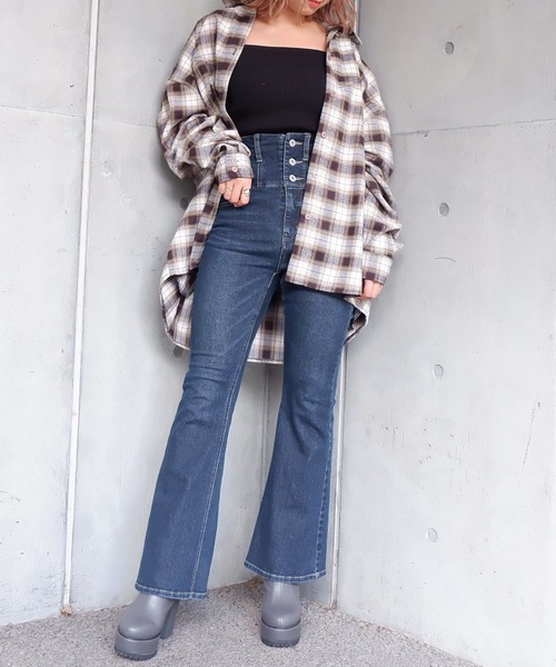 SPIRALGIRL（スパイラルガール）の「ハイウエストハイパーフレアデニム（デニムパンツ・レディース・ライトブルー/インディゴブルー・MEDIUM/SMALL）」の12枚目の写真