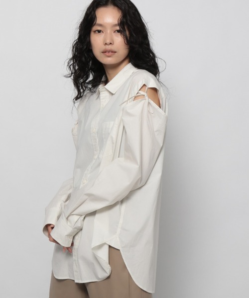 OFAKIND(オフアカインド)の「OFAKIND / ショルダーリボンシャツ(シャツ/ブラウス・レディース・ブラック/オフホワイト・1/0)」の2枚目の写真