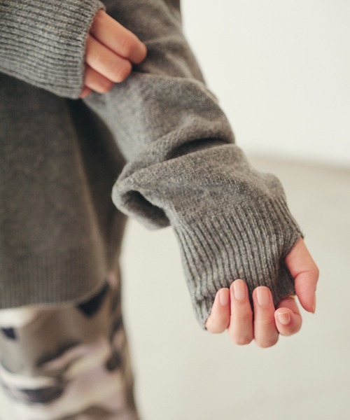 OUTERSUNSET(アウターサンセット)の「指穴 knit pullover(ニット/セーター・レディース・ベージュ/グレー・FREE)」の3枚目の写真