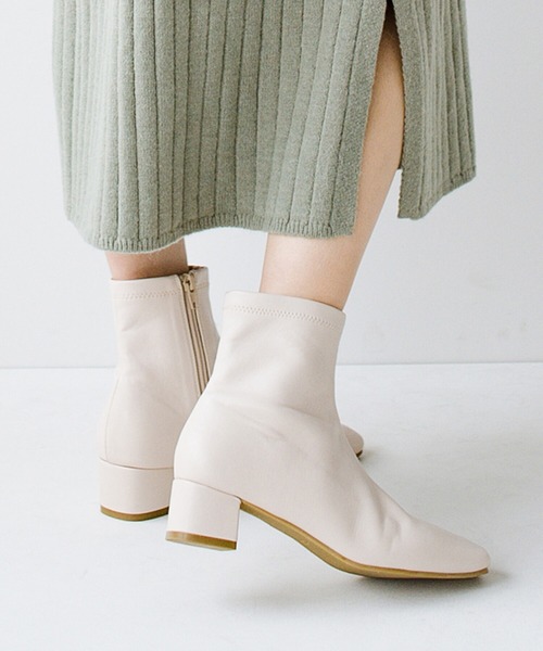 haco!（ハコ）の「ブーツは黒か茶色が無難って思っていたけど、実は白がおしゃれに見えて合わせやすい！歩きやすくてスタイルアップもしてくれるストレッチブーツby who made me（ブーツ・レディース・アイボリー・1/2/4/6/3/5）」の10枚目の写真