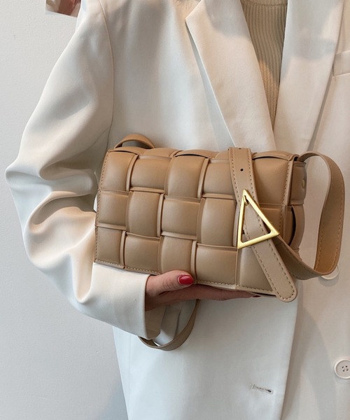 shopnikoniko(ショップニコニコ)の「編み込み バッグ ショルダーバッグ スクエア(ショルダーバッグ・レディース・アイボリー/ベージュ/グリーン/ブラック・フリー)」の3枚目の写真