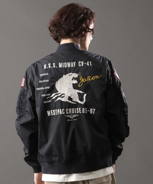 AVIREX（アヴィレックス）の「ユーティリティー MA-1 スーベニア/UTILITY MA-1 SOUVENIR / アヴィレックス / AVIREX（MA-1・メンズ・ネイビー/セージグリーン/バーガンディー・MEDIUM/LARGE/X-LARGE/XX-LARGE）」の2枚目の写真