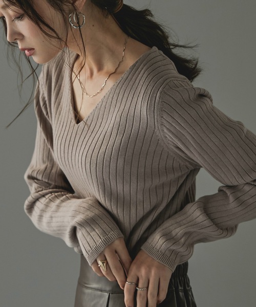 Fashion Letter(ファッションレター)の「Vネックリブニット(ニット/セーター・レディース・ダークグリーン/ブラック/杢グレー/バーガンディー/グレイッシュベージュ・M~L/4L~5L/LL~3L)」の4枚目の写真