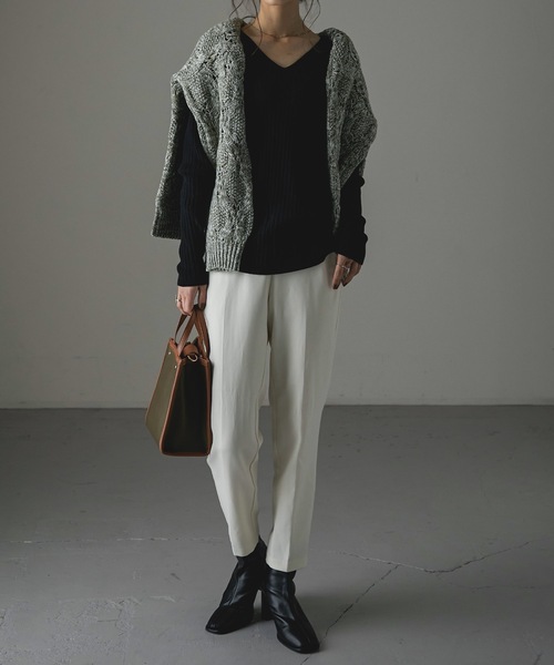 Fashion Letter(ファッションレター)の「Vネックリブニット(ニット/セーター・レディース・ダークグリーン/ブラック/杢グレー/バーガンディー/グレイッシュベージュ・M~L/4L~5L/LL~3L)」の14枚目の写真