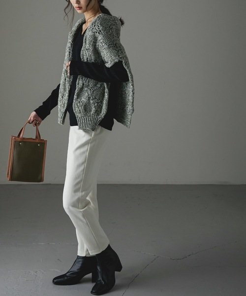 Fashion Letter(ファッションレター)の「Vネックリブニット(ニット/セーター・レディース・ダークグリーン/ブラック/杢グレー/バーガンディー/グレイッシュベージュ・M~L/4L~5L/LL~3L)」の19枚目の写真