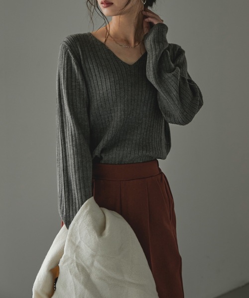 Fashion Letter(ファッションレター)の「Vネックリブニット(ニット/セーター・レディース・ダークグリーン/ブラック/杢グレー/バーガンディー/グレイッシュベージュ・M~L/4L~5L/LL~3L)」の17枚目の写真