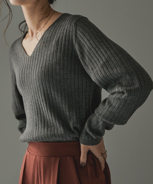 Fashion Letter(ファッションレター)の「Vネックリブニット(ニット/セーター・レディース・ダークグリーン/ブラック/杢グレー/バーガンディー/グレイッシュベージュ・M~L/4L~5L/LL~3L)」の13枚目の写真