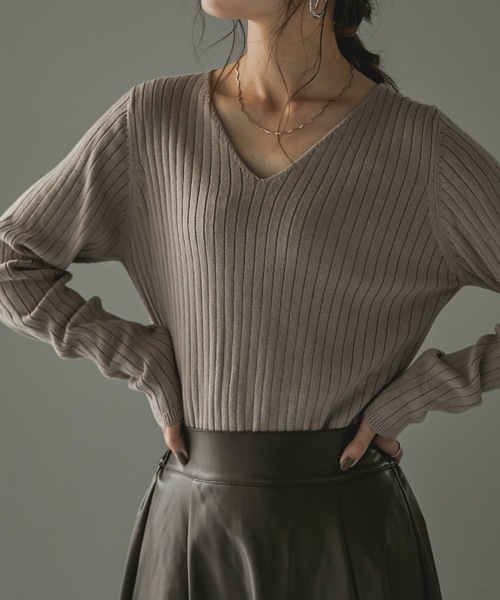 Fashion Letter(ファッションレター)の「Vネックリブニット(ニット/セーター・レディース・ダークグリーン/ブラック/杢グレー/バーガンディー/グレイッシュベージュ・M~L/4L~5L/LL~3L)」の18枚目の写真