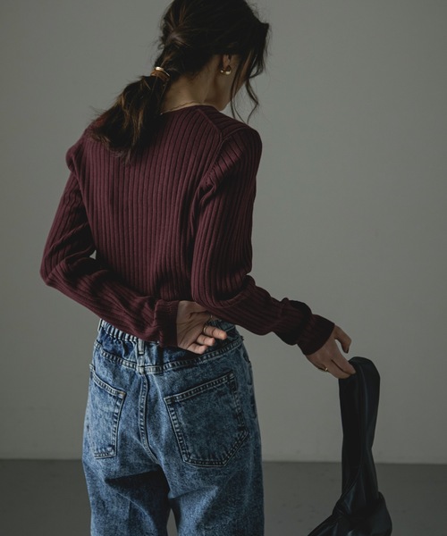 Fashion Letter(ファッションレター)の「Vネックリブニット(ニット/セーター・レディース・ダークグリーン/ブラック/杢グレー/バーガンディー/グレイッシュベージュ・M~L/4L~5L/LL~3L)」の12枚目の写真