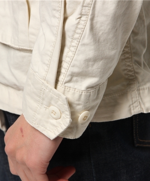 BEAMS（ビームス）の「○BEAMS / ノーカラー ファティーグ ジャケット（ミリタリージャケット・メンズ・オフホワイト/オリーブ・MEDIUM/LARGE/SMALL）」の5枚目の写真