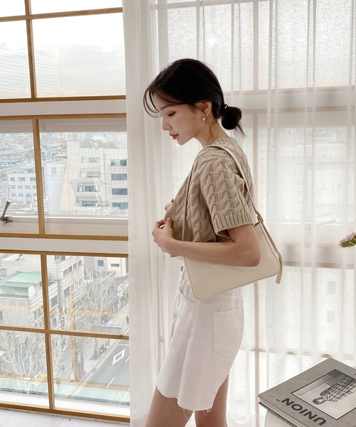 by muni:r（バイ ムニール）の「デイリースクエアミニショルダーバッグ（ショルダーバッグ・レディース・ブラック/イエロー/アイボリー/ピンクベージュ・ONE SIZE）」の11枚目の写真