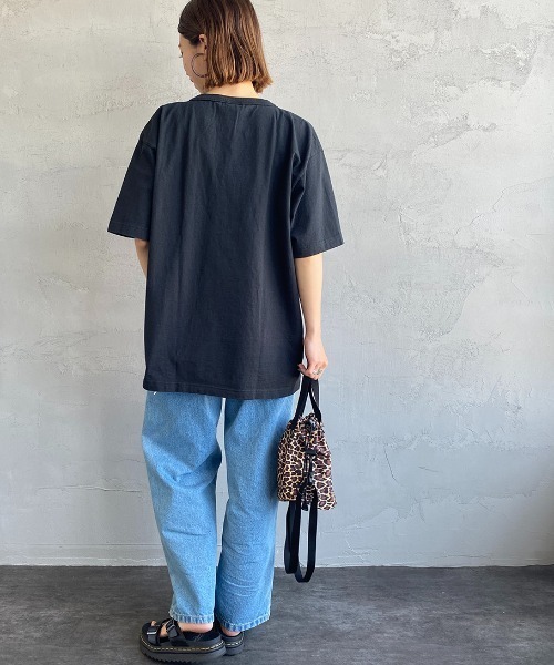 Champion（チャンピオン）の「[Champion/チャンピオン] T1011 ショートスリーブポケットTシャツ（Tシャツ/カットソー・レディース・ホワイト/ブラック・M/L/XL）」の9枚目の写真