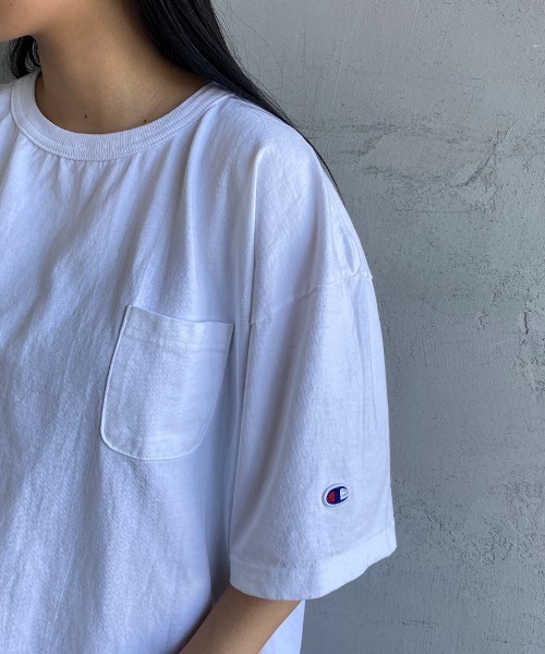 Champion（チャンピオン）の「[Champion/チャンピオン] T1011 ショートスリーブポケットTシャツ（Tシャツ/カットソー・レディース・ホワイト/ブラック・M/L/XL）」の5枚目の写真