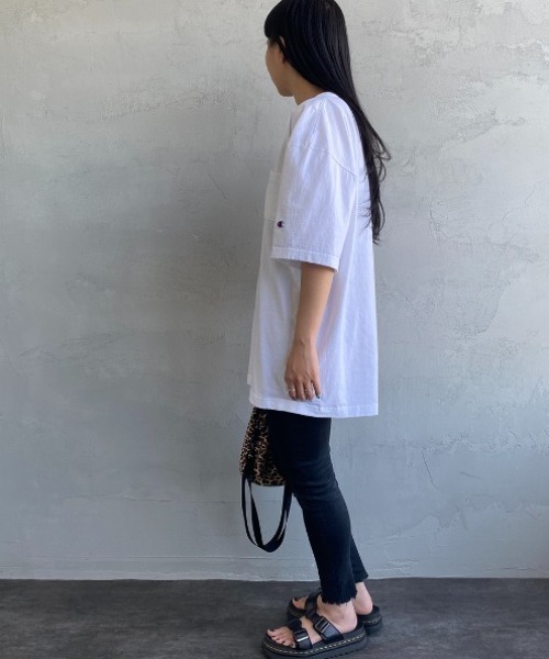 Champion（チャンピオン）の「[Champion/チャンピオン] T1011 ショートスリーブポケットTシャツ（Tシャツ/カットソー・レディース・ホワイト/ブラック・M/L/XL）」の22枚目の写真