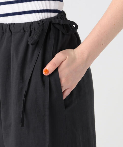 TOMORROWLAND （トゥモローランド）の「インドコットン ギャザーワイドパンツ（その他パンツ・レディース・チャコールグレー/バイオレット・36/32）」の5枚目の写真