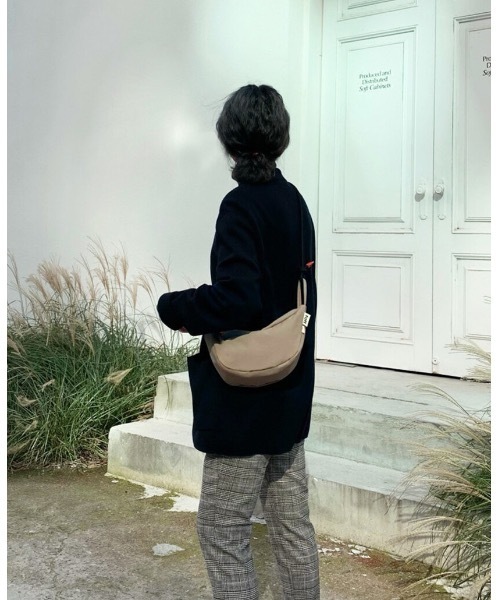 faff（ファフ）の「【faff 】チャビィバッグ / Chubby bag（ショルダーバッグ・レディース・ブラック/ライトホワイト/ダークベージュ・FREE）」の8枚目の写真