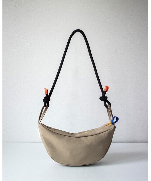 faff（ファフ）の「【faff 】チャビィバッグ / Chubby bag（ショルダーバッグ・レディース・ブラック/ライトホワイト/ダークベージュ・FREE）」の19枚目の写真