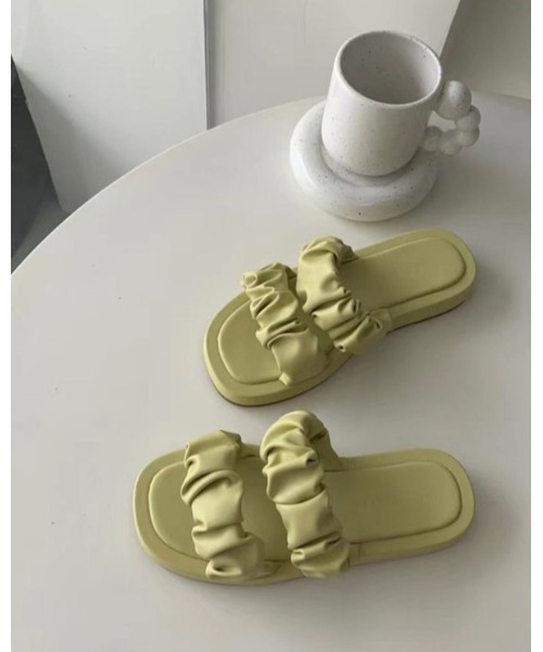 Ritzy（リッツィー）の「ギャザーシャーリングサンダル（サンダル・レディース・ホワイト/ブラック/グリーン・23/24/22.5/23.5）」の3枚目の写真