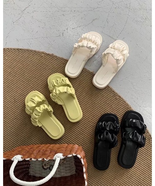 Ritzy（リッツィー）の「ギャザーシャーリングサンダル（サンダル・レディース・ホワイト/ブラック/グリーン・23/24/22.5/23.5）」の4枚目の写真