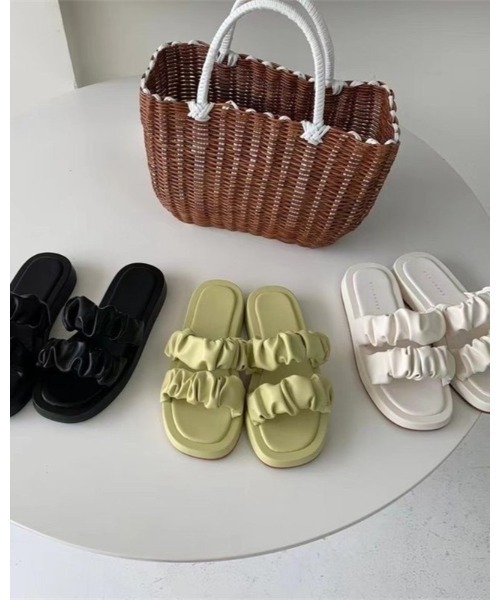 Ritzy（リッツィー）の「ギャザーシャーリングサンダル（サンダル・レディース・ホワイト/ブラック/グリーン・23/24/22.5/23.5）」の8枚目の写真