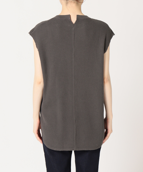 SLOBE IENA（スローブイエナ）の「ピースダイワッフルノースリーブ【洗濯機使用可能】（Tシャツ/カットソー・レディース・オレンジ/チャコールグレー/ブラウン・FREE）」の5枚目の写真