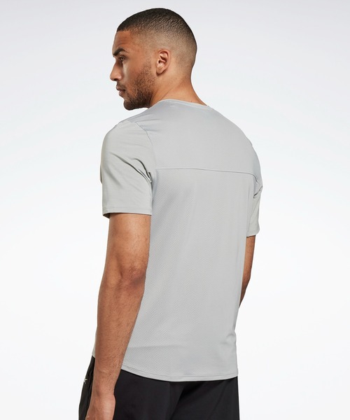 Reebok(リーボック)の「アクティブチル アスリート Tシャツ / Activchill Athlete T-Shirt(Tシャツ/カットソー・メンズ・ブラック/グレー/ターコイズブルー/ブルー・XX-LARGE/XXX-LARGE/X-SMALL/LARGE/X-LARGE/MEDIUM/SMALL/J/S/J/XO/J/L/J/M/J/O)」の10枚目の写真