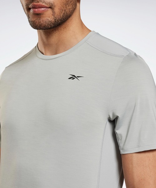 Reebok(リーボック)の「アクティブチル アスリート Tシャツ / Activchill Athlete T-Shirt(Tシャツ/カットソー・メンズ・ブラック/グレー/ターコイズブルー/ブルー・XX-LARGE/XXX-LARGE/X-SMALL/LARGE/X-LARGE/MEDIUM/SMALL/J/S/J/XO/J/L/J/M/J/O)」の8枚目の写真