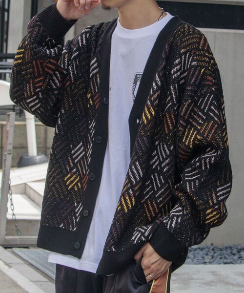 GLOSTER(グロスター)の「【GLOSTER/グロスター】幾何学柄 Vネック ジオメトリック柄 カーディガン(カーディガン/ボレロ・メンズ・ホワイト系その他/ブラック系その他・S/M/L)」の2枚目の写真