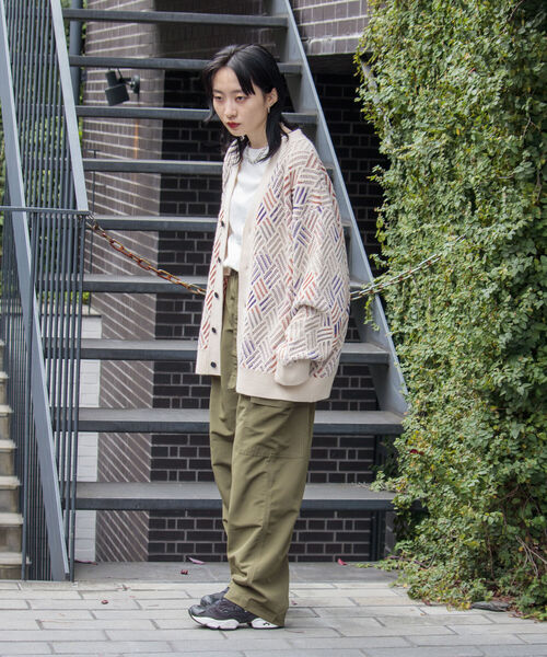 GLOSTER(グロスター)の「【GLOSTER/グロスター】幾何学柄 Vネック ジオメトリック柄 カーディガン(カーディガン/ボレロ・メンズ・ホワイト系その他/ブラック系その他・S/M/L)」の6枚目の写真