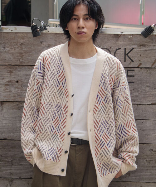 GLOSTER(グロスター)の「【GLOSTER/グロスター】幾何学柄 Vネック ジオメトリック柄 カーディガン(カーディガン/ボレロ・メンズ・ホワイト系その他/ブラック系その他・S/M/L)」の8枚目の写真