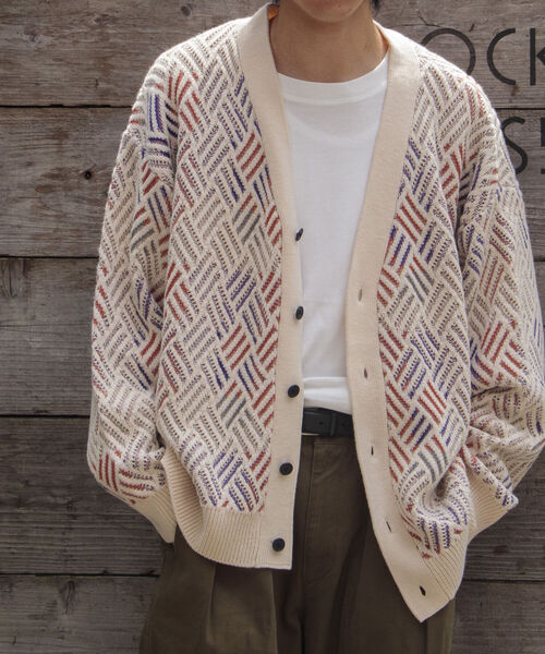 GLOSTER(グロスター)の「【GLOSTER/グロスター】幾何学柄 Vネック ジオメトリック柄 カーディガン(カーディガン/ボレロ・メンズ・ホワイト系その他/ブラック系その他・S/M/L)」の9枚目の写真