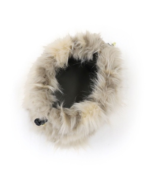 MIAN （ミアン）の「ミックスファー巾着ショルダーバッグ（ショルダーバッグ・レディース・ブラック/グレー/ブルー/ブラウン/ベージュ/カーキ・FREE）」の7枚目の写真