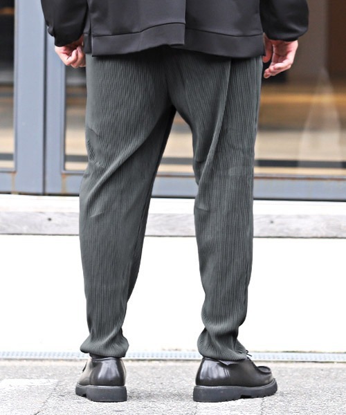 LUXSTYLE（ラグスタイル）の「プリーツイージーパンツ（その他パンツ・メンズ・ベージュ/チャコール/ブラック・M/L）」の6枚目の写真