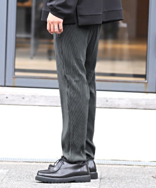 LUXSTYLE（ラグスタイル）の「プリーツイージーパンツ（その他パンツ・メンズ・ベージュ/チャコール/ブラック・M/L）」の15枚目の写真