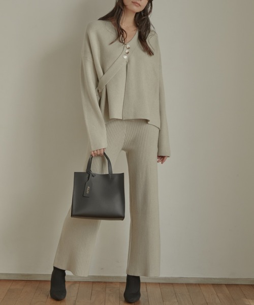 ACYM（アシーム）の「Asymmetric button knit SETUP（サロペット/オーバーオール・レディース・ブラック/ホワイト・FREE）」の3枚目の写真