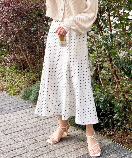 INGNI（イング）の「BACKレースUPマーメイドスカート（スカート・レディース・ブラック/ピンク/その他3/ライトベージュ/ホワイト系6/ミント/ボルドー/ブラウン・FREE）」の2枚目の写真