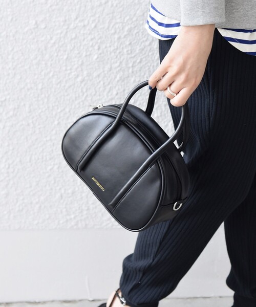 ROVERETO（ロベレート）の「ROVERETO: 2WAY ラウンド ショルダー バッグ（ショルダーバッグ・レディース・ライトグリーン/ブラック・ONE SIZE）」の2枚目の写真