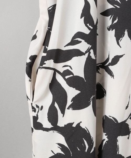 JEANASIS（ジーナシス）の「ボタニカルフラワーロングワンピース/190457（ワンピース・レディース・ホワイト系その他/ブラック系その他/グリーン系その他・FREE）」の6枚目の写真