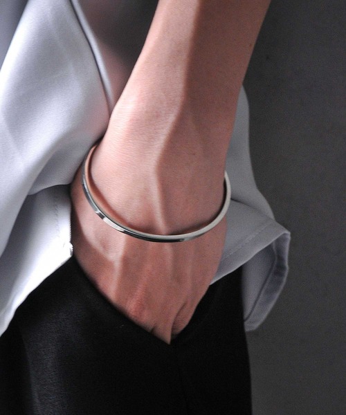 NILWAY（ニルウェイ）の「ナローベーシックバングル/ブレスレット（ブレスレット・メンズ・シルバー系その他/シルバー・FREE）」の2枚目の写真