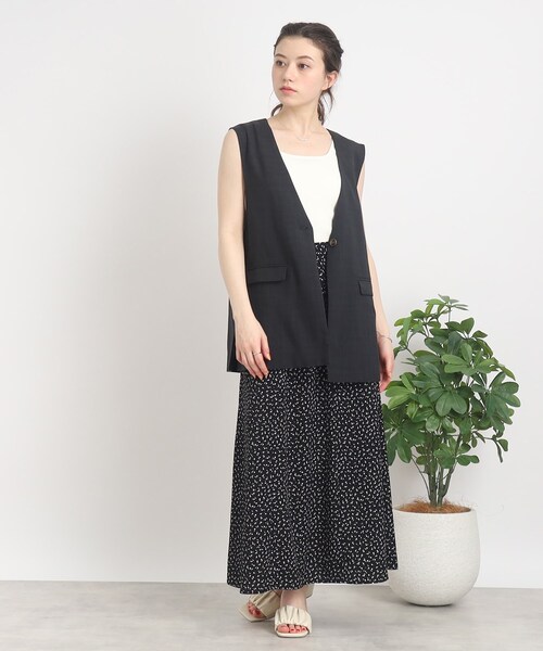 Cutie Blonde（キューティーブロンド）の「◆【セットアップ可】Tシャツに合わせるだけでこなれ感UP 麻調Vネックジレ（ベスト・レディース・ブラック/ナチュラル・00）」の3枚目の写真